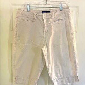 Bandolino Women's Cream Bermudas